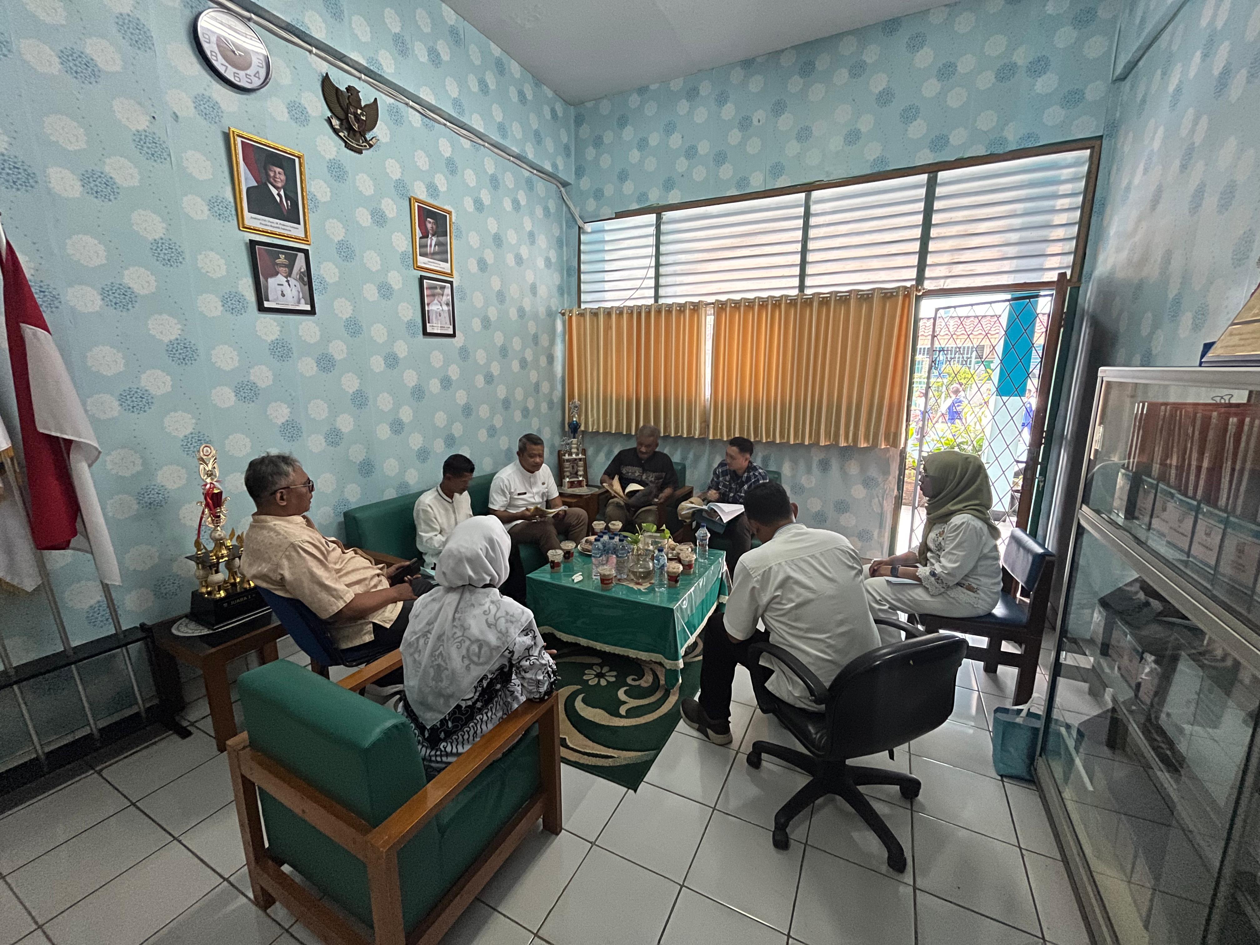 Kelurahan Sukabumi Selatan Ukur Kembali Luas Aset Tanah dan Bangunan Sekolah Dasar Negeri 01