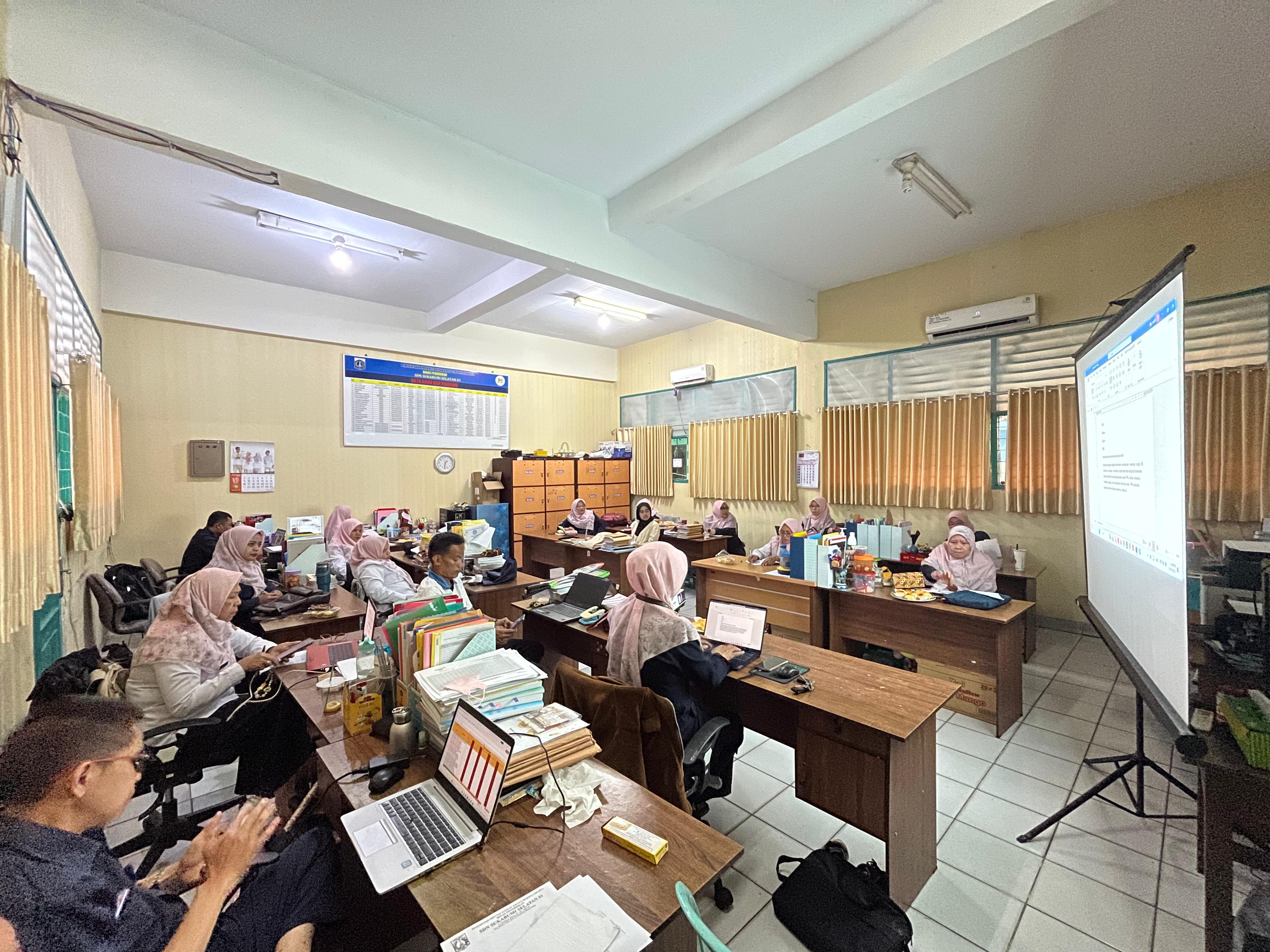 Rapat Koordinasi Dipimpin Langsung oleh Kepala Sekolah, Ibu Laiti Yati, S.Pd