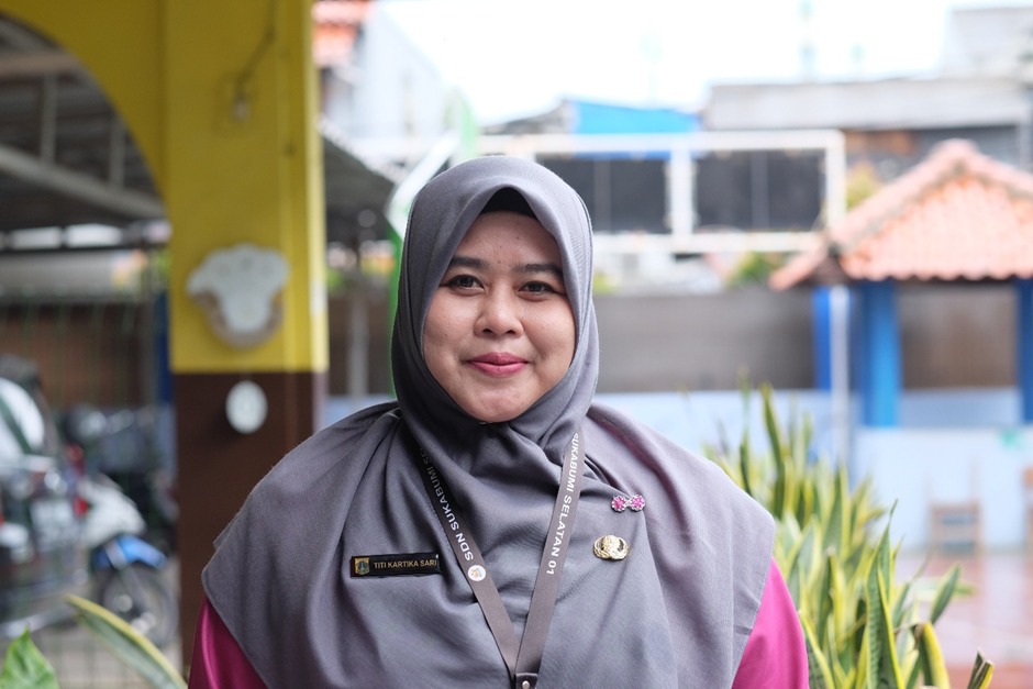 Titi Kartika Sari, S.Pd (Guru Kelas V)