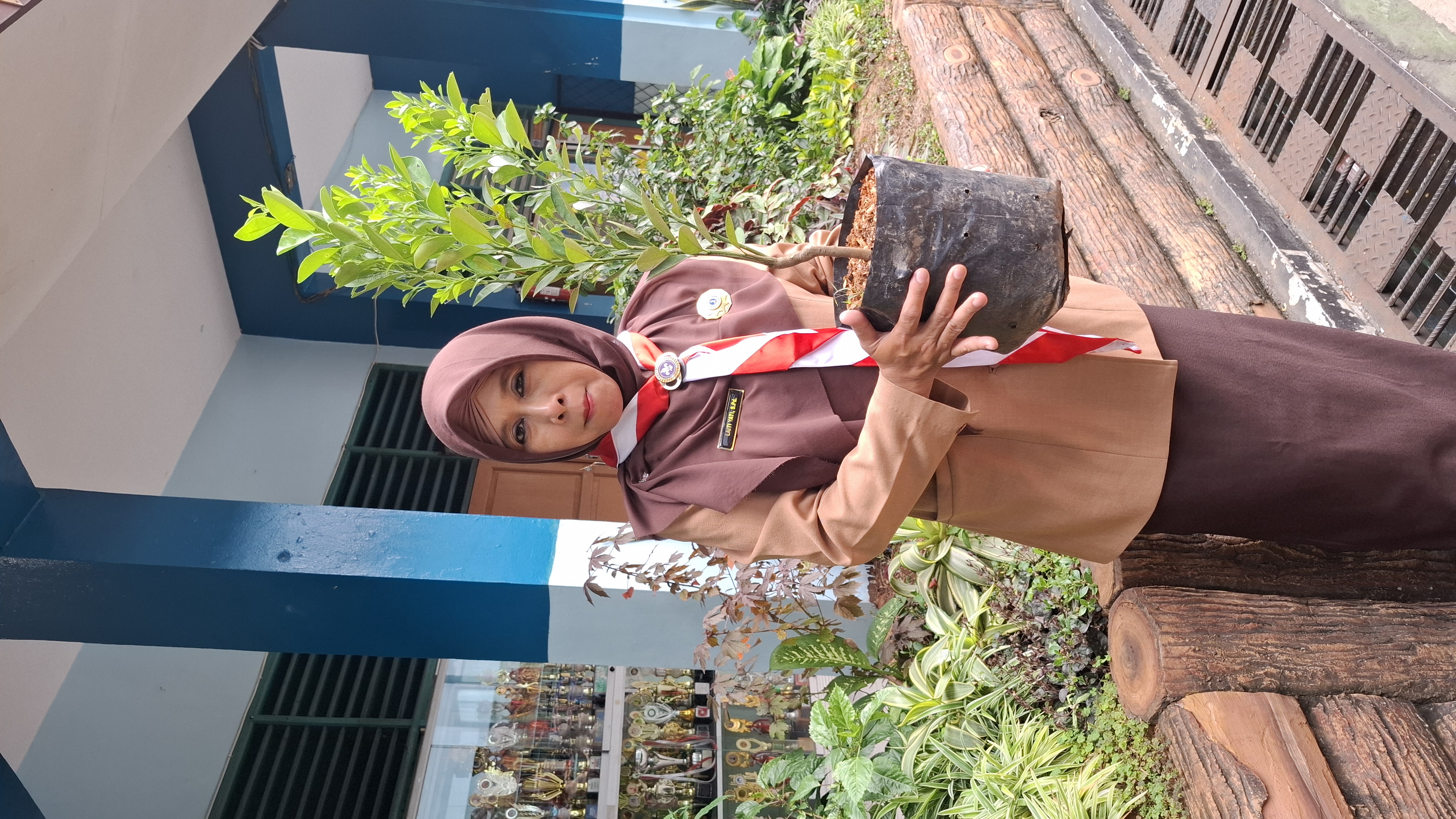 Laiti Yati, S.Ag, S.Pd